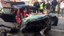 FETHİ SEKİN - Otomobil Halk Otobüsüne Çarptı Açıklaması 1 Yaralı