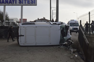 Tavşanlı'da Trafik Kazası Açıklaması 3 Yaralı