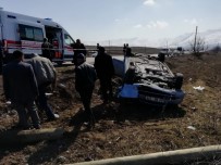KURUCUOVA - Tekerleği Patlayan Araç Kaza Yaptı Açıklaması 2 Yaralı