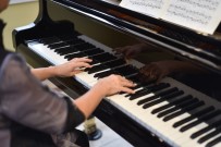 PIYANIST - Alanya'da Piyano Resitali