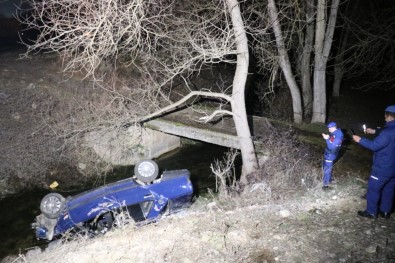 'Dur' İhtarına Uymayan Sürücü, Önce Polis Aracına Çarptı Sonra Köprüden Uçtu