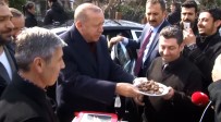 SERÜVEN - Erdoğan'a Evinin Önünde Doğum Günü Sürprizi