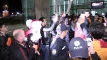 HATAY HAVALİMANI - Galatasaray Kafilesi, Hatay'a Geldi