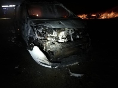 Otomobil Alev Alev Yandı Açıklaması 4 Yaralı