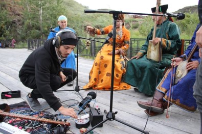 'Searching For Sound' Belgeseline Prestijli Ödül