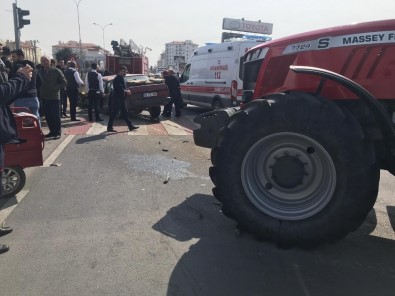 Traktör İle Otomobil Çarpıştı Açıklaması 1'İ Ağır 3 Yaralı