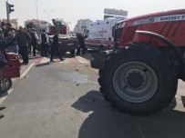 AĞAÇLı - Traktör İle Otomobil Çarpıştı Açıklaması 1'İ Ağır 3 Yaralı
