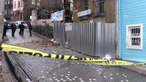 OBEZİTE - Binadan Kopan Parçalar Sokağa Düştü
