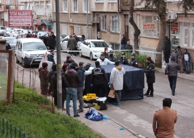 Kadıköy'de Çöp Konteynerinde Kadın Bacakları Bulundu