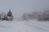 KAR LASTİĞİ - Kar Yağışı Nedeniyle Sertavul Geçidi'nde Büyük Araçların Geçişine İzin Verilmiyor