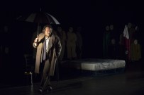 DEVLET TİYATROSU - Maltepe Belediye Tiyatrosu Yeni Oyunu 'Deli' İle Sahne Aldı