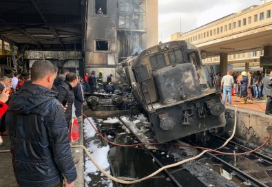 Mısır'da 25 Kişiye Mezar Olan Tren İstasyonu Görüntülendi