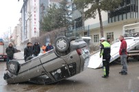 Takla Atan Otomobili Polis Ekipleri Kendi İmkanlarıyla Düzeltti