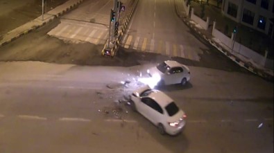 Van'da Trafik Kazaları MOBESE'ye Yansıdı