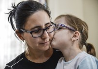 MIDE KANAMASı - Yüzde 93 Engelli Minik Elif'in Cevapsız Sorusu Açıklaması 'Beni Bu Hale Kim Getirdi?'