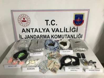 Antalya'da Uyuşturucu Operasyonu Açıklaması 2 Tutuklama