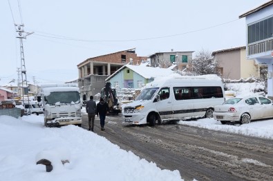 Çelikhan'da Kar Yağışı Ulaşımda Zorluk Yaşattı