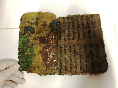 Diyarbakır'da İbranice Yazılı 800 Yıllık Dini Motifli Kitap Ele Geçirildi