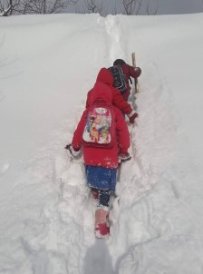 Elbistan'da 2 Mahallede Eğitime Kar Engeli