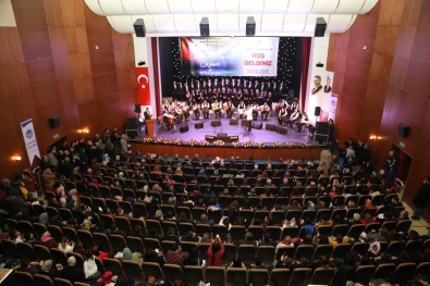 'Eskimeyen Şarkılar' Konseri Yoğun İlgi Gördü