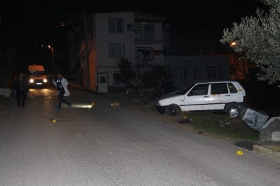 İzmir'de Seyir Halindeki Araca Pompalı Tüfekle Ateş Açıldı Açıklaması 1 Ağır Yaralı