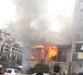 LEMAN - İzmir'de Yangın Dehşetinde 3 Kişi Ve Kediler Alevlerin Arasından Kurtarıldı