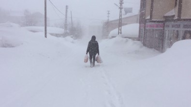 Kar Ve Tipi Etkili Olan O İlçede Okullar Yarın Da Tatil Edildi