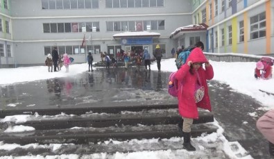 Kars'ta Eğitimi Kar Engeli