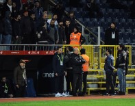 Kasımpaşalı Taraftarlar Mustafa Denizli'yi İstifaya Davet Etti