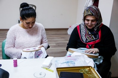 Maltepe Belediyesi'nden Kadınlara Kurs Desteği