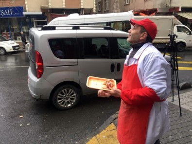 (Özel) Bağcılar'da Esnaf, Yaralı Martıyı Kurtarmak İçin Seferber Oldu