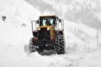 YAMAÇLı - Siirt'te Kapanan Köy Yolları İçin Çalışmalar Devam Ediyor