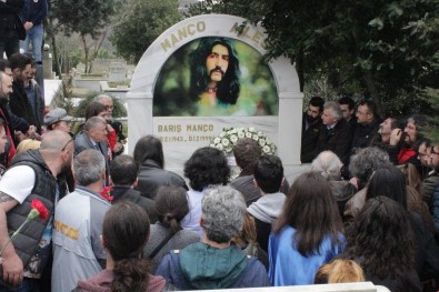 Barış Manço Ölümünün 20'Nci Yılında Mezarı Başında Anıldı