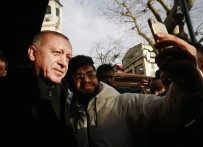 İBRAHİM KALIN - Cumhurbaşkanı Erdoğan, Çengelköy'de Çay Bahçesinde Vatandaşlarla Sohbet Etti
