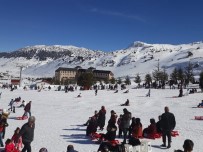 KAR KALINLIĞI - Davraz'da Kar Kalınlığı 3 Metreye Ulaştı