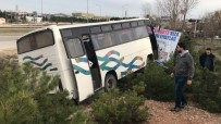 ERSAN GÜLÜM - Midibüs İle Otomobil Çarpıştı Açıklaması 11 Yaralı