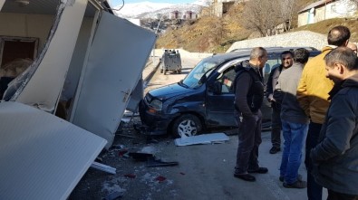 Tunceli'de Trafik Kazası Açıklaması 3 Yaralı