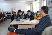 DOKTOR RAPORU - Fedakar Öğretmen Rapor Almadı Öğrencilerine Koştu