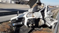 Hafif Ticari Aracıyla EDS Direğine Çarpan Sürücü Ağır Yaralandı Haberi