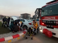 KALICI KONUTLAR - Kaldırıma Çıkan Otomobilin Sürücüsü Yaralandı