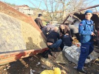 Orhaneli'de Traktör Devrildi Açıklaması 2 Yaralı
