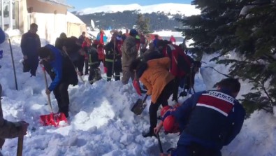 Uludağ'da 6 Kişi Kar Kütlesinin Altında Kaldı
