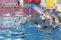 EYLEM PLANI - 64 Yaşında Günde Bin Metre Yüzüyor