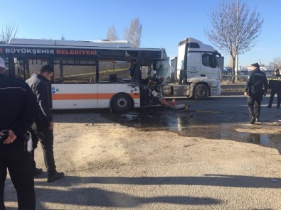 Eskişehir'de Trafik Kazası, 1 Ölü 4'Ü Ağır 17 Yaralı