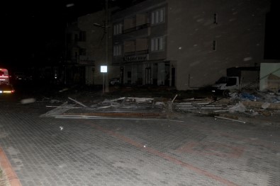 Fethiye'de Fırtına Ağaçları Devirdi, Çatıları Uçurdu