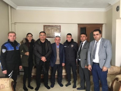 Hakkari Polisinden Şehit Ailelerine Ziyaret