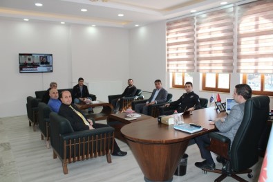 Kaymakam, Mahalle Muhtarı Adaylarıyla Seçimleri Konuştu