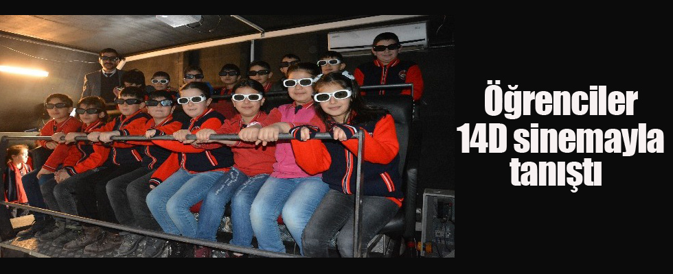 Öğrenciler 14D sinemayla tanıştı