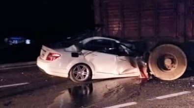 Otomobil İle Kamyon Çarpıştı Açıklaması 1 Ölü