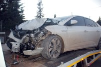 GAZIOSMANPAŞA ÜNIVERSITESI - Otomobil İle Servis Aracı Çarpıştı Açıklaması 7'Si Öğrenci 10 Yaralı